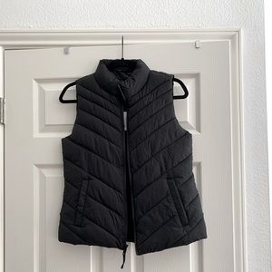 Gap outlet black vest